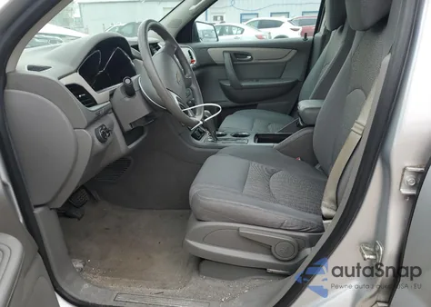 2016 Chevrolet Traverse Ls z USA, uszkodzony, nr VIN 1GNKRFEDXGJ244053